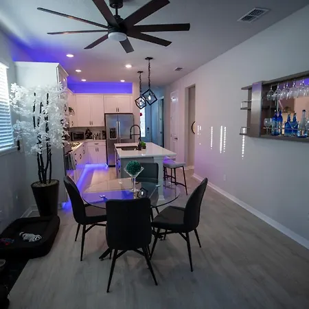 Newly Constructed Modern Pet Friendly Zen Home With Private Home Theater & Hot Tub! Home